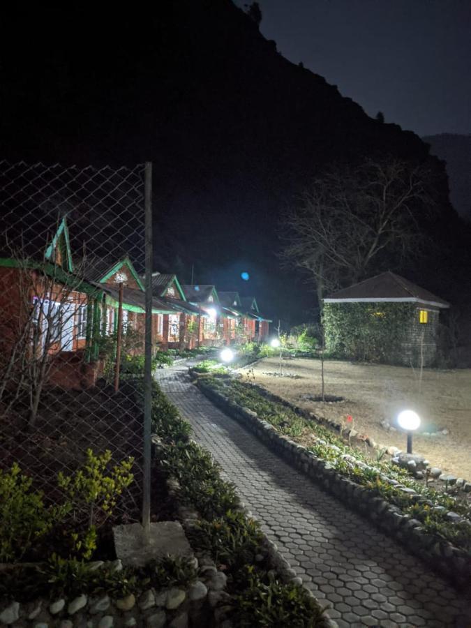 The Mother'S Riverfront Hotel Gushaini Buitenkant foto