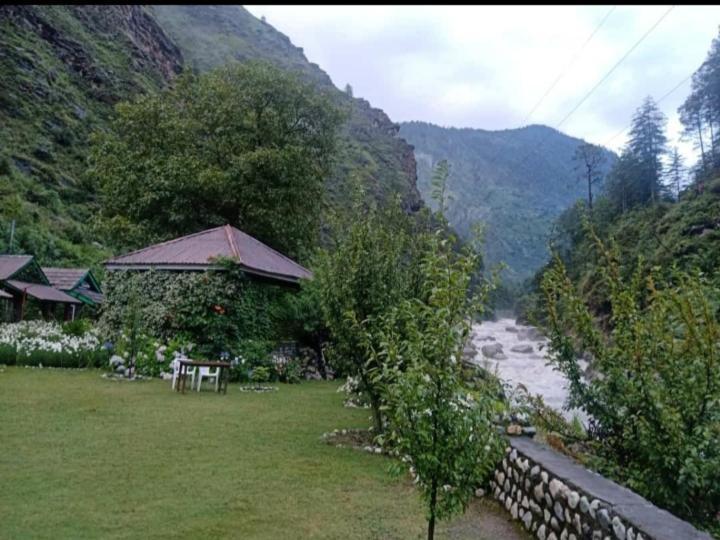 The Mother'S Riverfront Hotel Gushaini Buitenkant foto