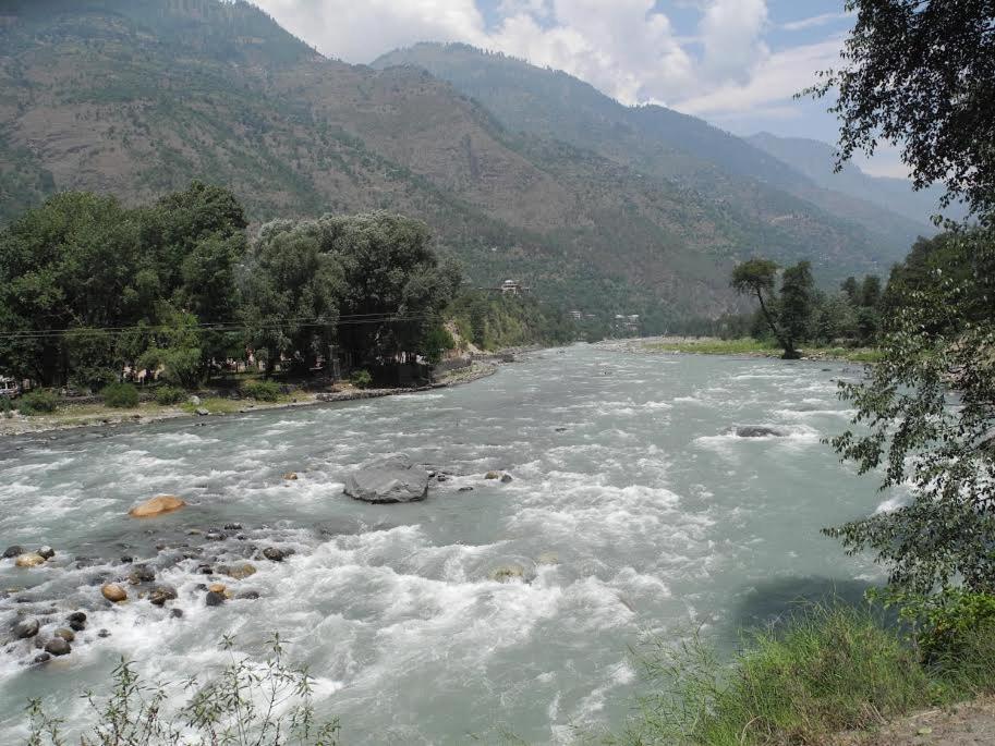 The Mother'S Riverfront Hotel Gushaini Buitenkant foto
