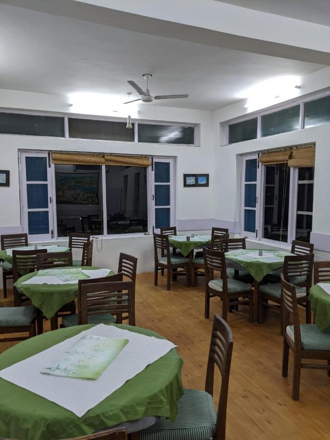 The Mother'S Riverfront Hotel Gushaini Buitenkant foto
